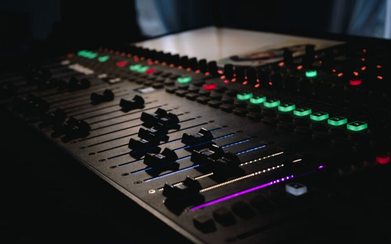 Forståelse af hi-fi produkter: Betydning, Anvendelser og Mere